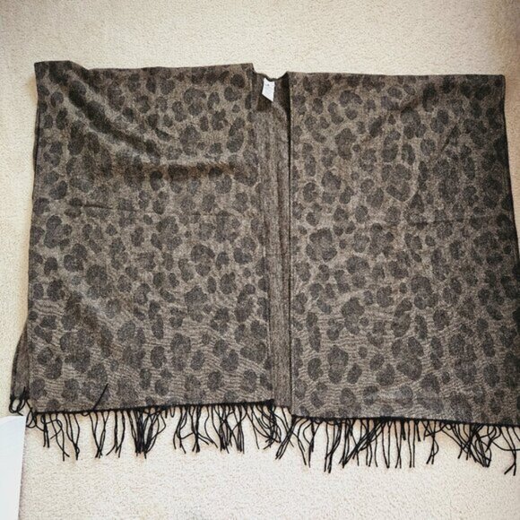 Woolrich Animal Print Wrap - Picture 3 of 5